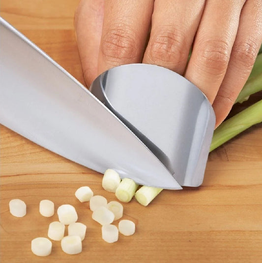 Kitchen Finger Guard Stainless steel Finger Protector Adjustable Kitchen Safe Slice Tool Chop Slice Shield Cook Tool for Chef When Slicing and chopping