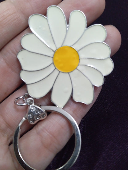Cute Daisy Keychain, Flower Keychain, Keyring for Women, Car Key Chain Accessories, Novelty Flowers Keyrings, Bag Accessories, Travel Deco, Accessories Gifts for Girls Women (White)