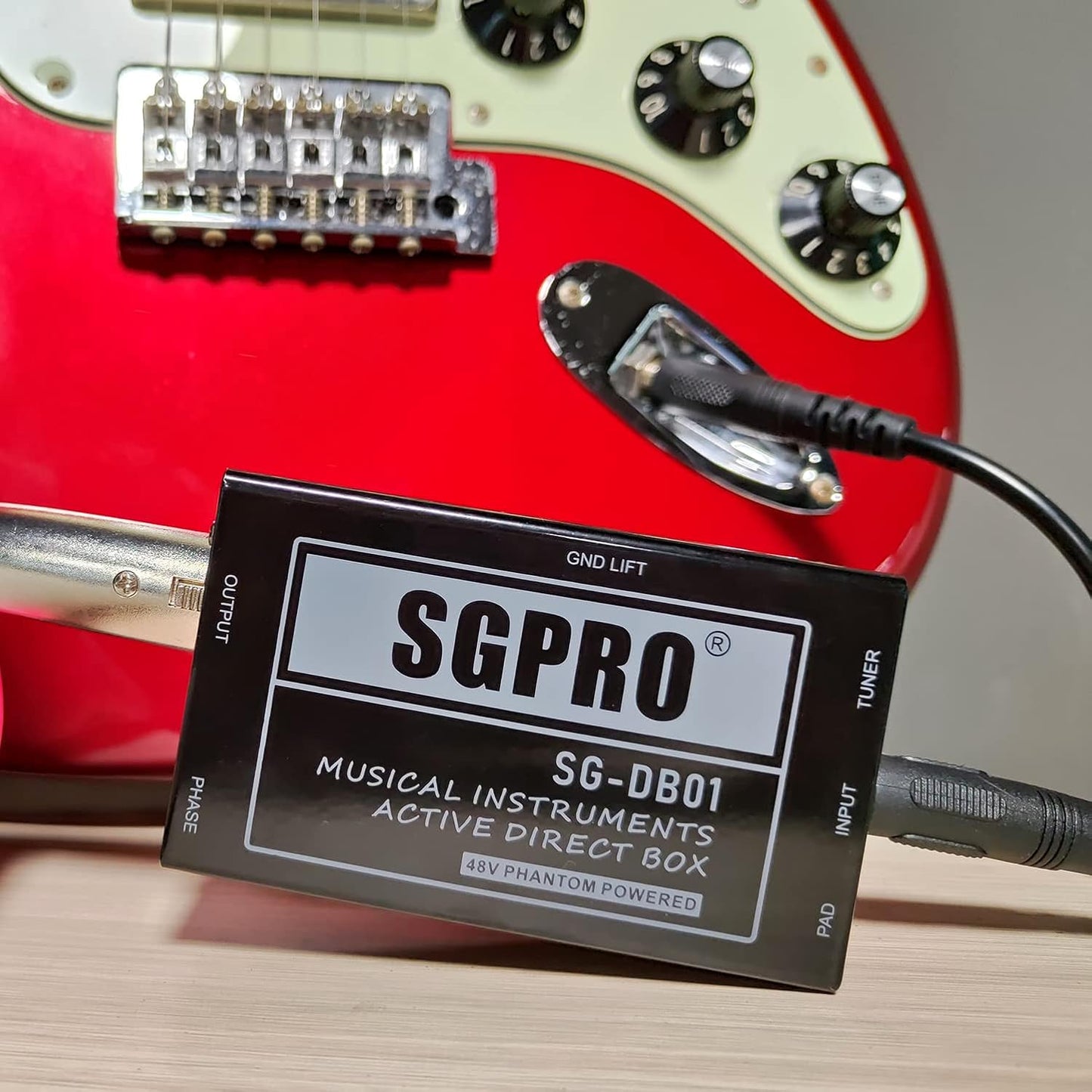 Direct Box, Recording Signal DI Box for Musical Instruments as Guitar, Bass Guitar, and Keyboard Live Performance or Studio, 1/4" to XLR, Ground Lift 48V Phantom Powered Compact Unit