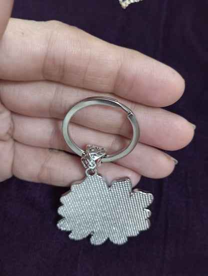 Cute Daisy Keychain, Flower Keychain, Keyring for Women, Car Key Chain Accessories, Novelty Flowers Keyrings, Bag Accessories, Travel Deco, Accessories Gifts for Girls Women (White)