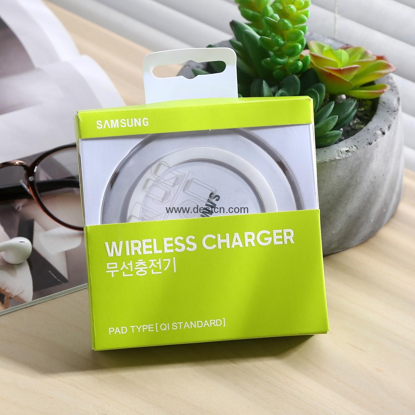 Samsung Qi Certified Wireless Charging Pad with 2A Wall Charger- Supports charging on Qi compatible smartphones including the Samsung Galaxy S8, S8+, Note 8, Apple iPhone 8, iPhone 8 Plus, and iPhone X (US Version)