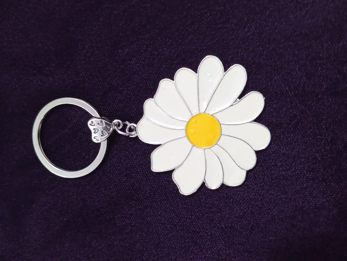 Cute Daisy Keychain, Flower Keychain, Keyring for Women, Car Key Chain Accessories, Novelty Flowers Keyrings, Bag Accessories, Travel Deco, Accessories Gifts for Girls Women (White)