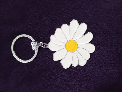 Cute Daisy Keychain, Flower Keychain, Keyring for Women, Car Key Chain Accessories, Novelty Flowers Keyrings, Bag Accessories, Travel Deco, Accessories Gifts for Girls Women (White)