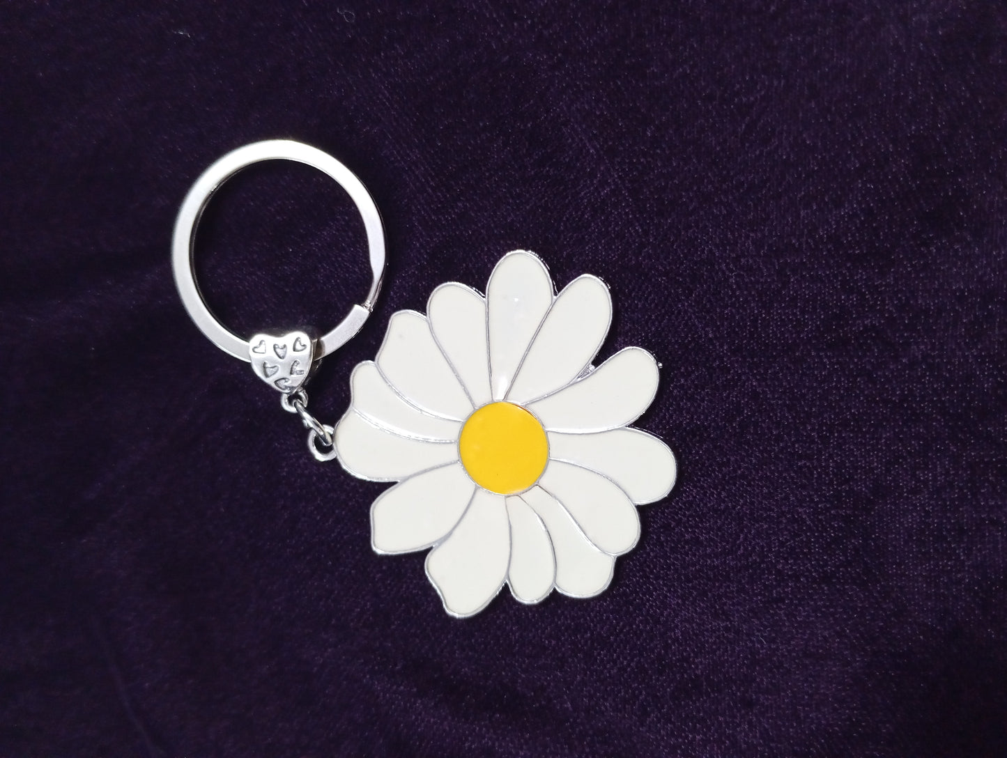 Cute Daisy Keychain, Flower Keychain, Keyring for Women, Car Key Chain Accessories, Novelty Flowers Keyrings, Bag Accessories, Travel Deco, Accessories Gifts for Girls Women (White)